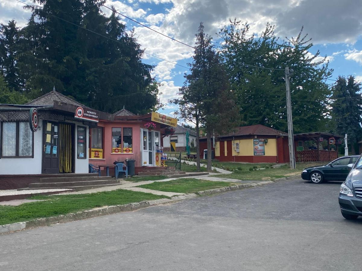 Maria Vendeghaz Hotel Mernye Buitenkant foto