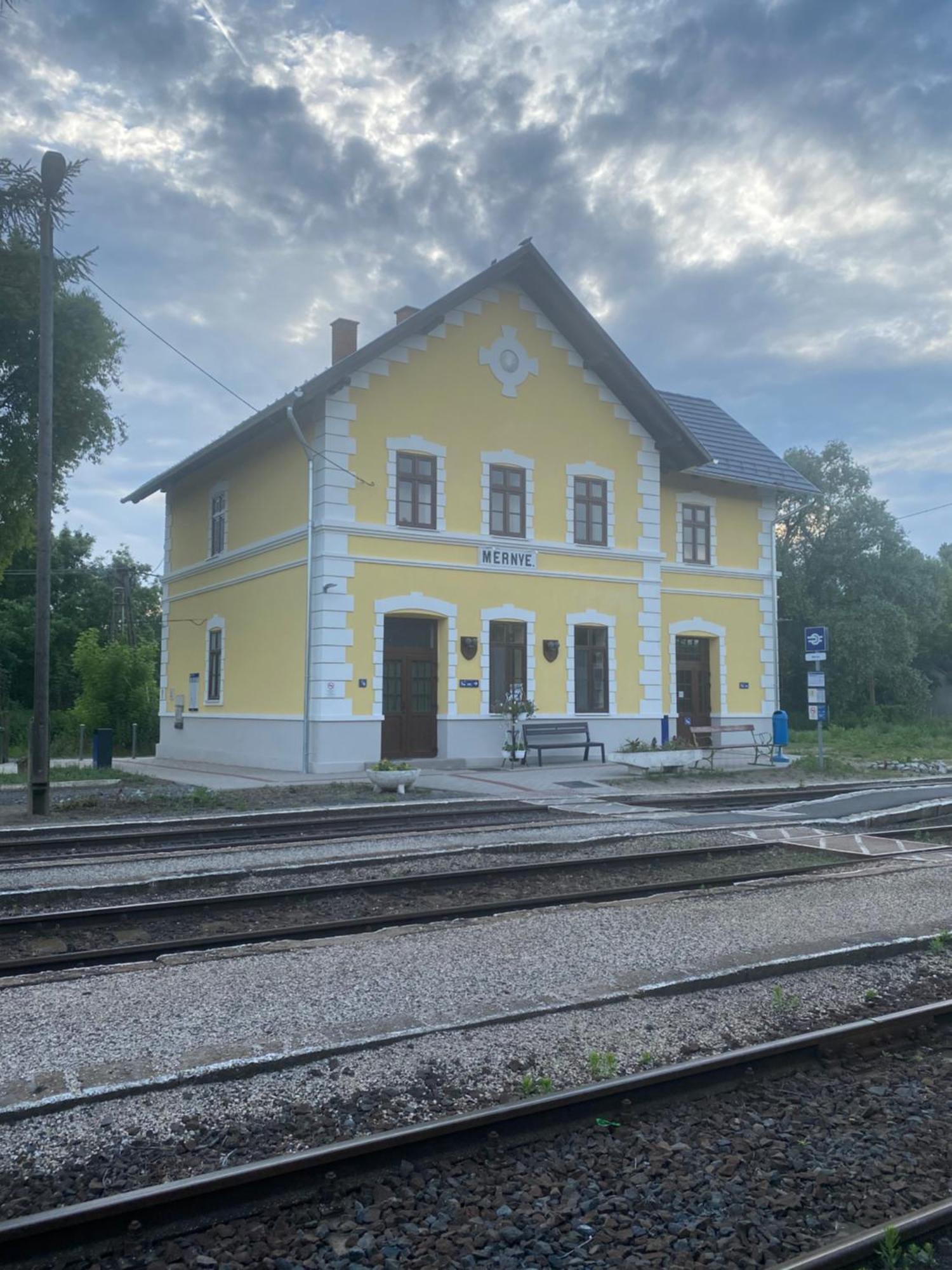 Maria Vendeghaz Hotel Mernye Buitenkant foto