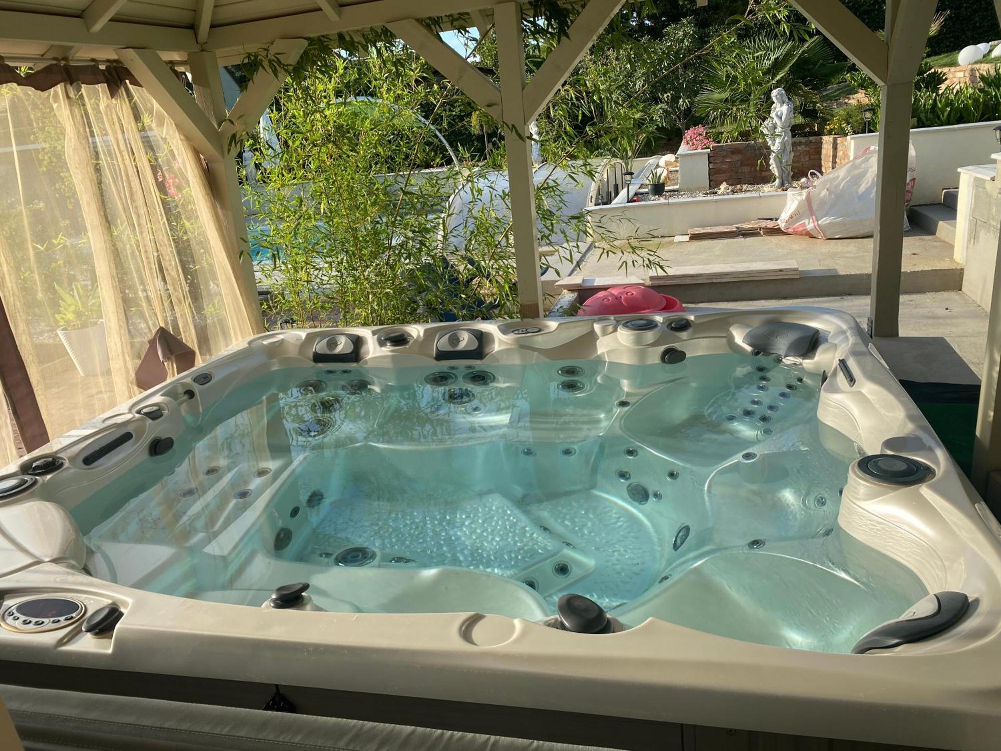 Maria Vendeghaz Hotel Mernye Buitenkant foto